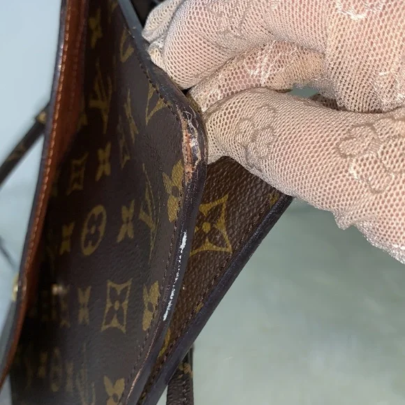 225 Pre Owned Authentic Vintage Louis Vuitton Monogram Crossbody Bag - Picture 6 of 15